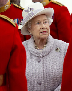 Сколько на самом деле королевская семья тратит на безопасность