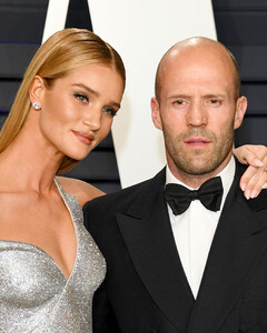 Скажите, как её зовут? Рози Хантингтон-Уайтли рассказала о своей новорождённой дочери