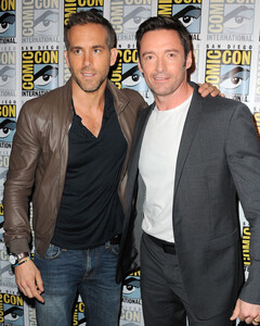 Райан Рейнольдс потроллил Хью Джекмана на его день рождения