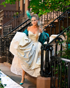 Сара Джессика Паркер воссоздала свадебный образ Кэрри Брэдшоу из «Секса в большом городе»