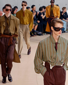 Яркие краски и любовь к жизни: Saint Laurent представил мужскую коллекцию сезона весна-лето 2026