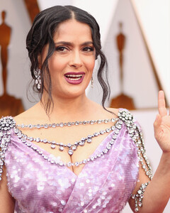 Сальма Хайек потолстела ради роли в фильме «Дом Гуччи»