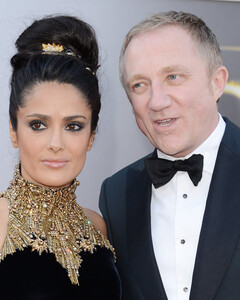 «Под водой»: Сальма Хайек поделилась редким снимком с супругом Франсуа-Анри Пино по случаю Дня святого Валентина