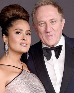 Сальма Хайек ответила на сплетни о браке по расчёту