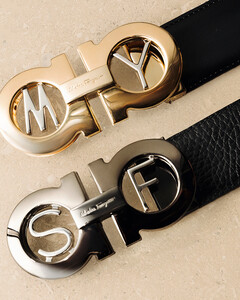 В Salvatore Ferragamo можно заказать пряжку для ремня Gancini со своими инициалами