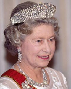 Какое украшение самое дорогое в коллекции королевы Елизаветы II?