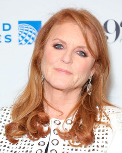 После ухода королевы Сара Фергюсон стала чувствовать себя более раскрепощённой в общении с монаршими особами