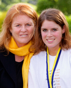 Маму принцессы Евгении не пускают к внуку