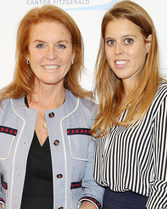 Сара Фергюсон впервые рассказала о новорождённой внучке принцессы Беатрис Сиенне