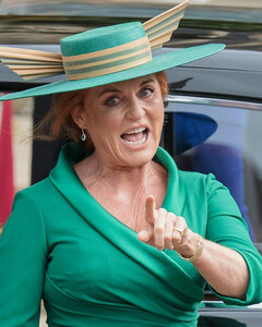 Сара Фергюсон встала на защиту зятя, мужа принцессы Евгении, которого застукали с моделями на яхте