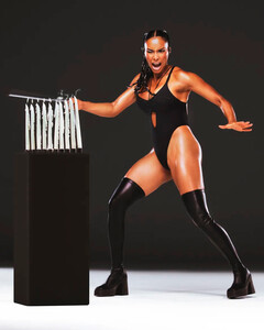 Рианна запустила спортивную линейку своего бренда Savage X Fenty