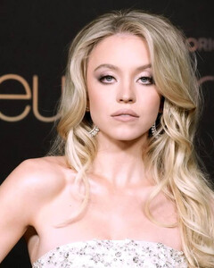 К чёрту Нейта Джейкобса: звезда сериала «Эйфория» Сидни Суини выходит замуж