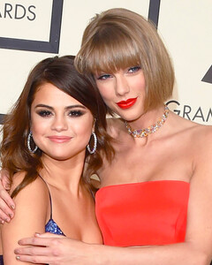 Селена Гомес отметила 30-й день рождения со своей подругой Тейлор Свифт