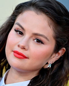 Селена Гомес хочет уйти из шоу-бизнеса, чтобы выйти замуж и стать мамой