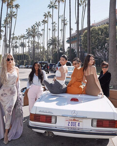 Семья Кардашьян обдумывает контракт на дополнительные сезоны реалити-шоу