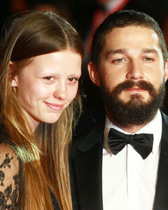 Шайа Лабаф и его супруга Миа Гот стали родителями!