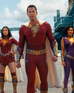 DC Comics представили новый трейлер «Шазам! Ярость богов» с Закари Ливаем в главной роли