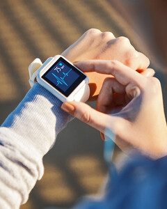 Часы от Google. Гигант бросает вызов Apple Watch