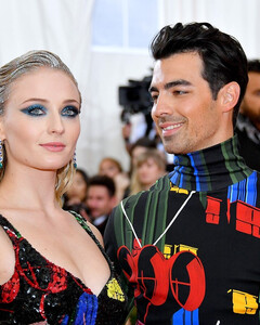 Софи Тернер впервые стала мамой