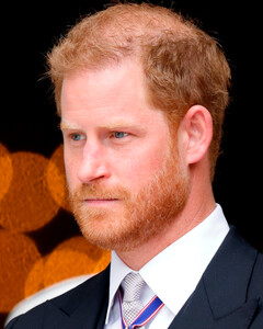 «Отказался от своей идеи»: стоит ли ожидать мемуаров принца Гарри, за которые он уже получил аванс?