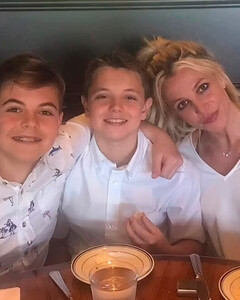 Сыновья Бритни Спирс переезжают жить на Гавайи вместе с отцом