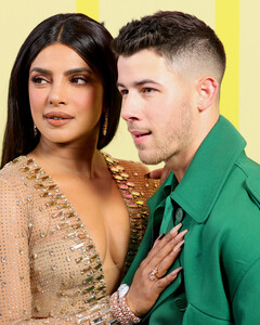 Стало известно имя ребёнка Ника Джонаса и Приянки Чопра