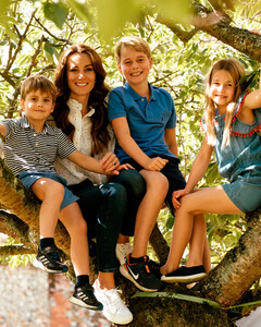 Лето, солнце, жара: как проведут летние каникулы принцы Джордж, Луи и принцесса Шарлотта