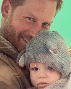 Детей принца Гарри и Меган Маркл не пригласили на коронацию Карла III