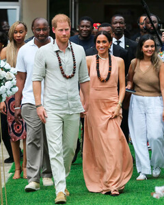 Меган Маркл и принц Гарри прибыли в Нигерию для первого официального тура