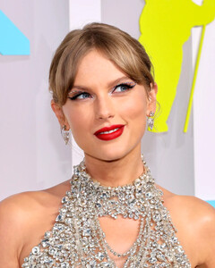 Тейлор Свифт раскрыла ещё несколько треков из своего будущего альбома Midnights