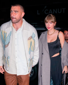 Тейлор Свифт и Трэвис Келси целовались всю ночь напролёт