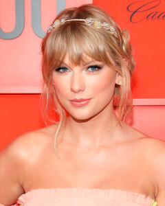 Тейлор Свифт сыграет в криминальной комедии «Амстердам» — певица предстала в слезах в первом трейлере