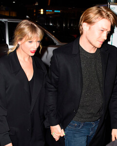 Тейлор Свифт помолвлена с Джо Элвином