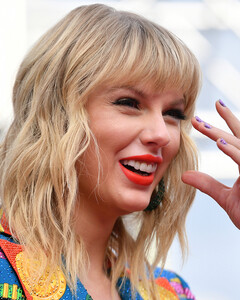 «То же самое, только лучше», — Тейлор Свифт объявила, что перезапишет альбом Red