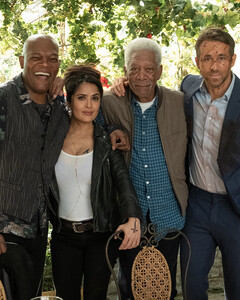 «Телохранитель жены киллера»: итальянская мафия, русские гангстеры и сногсшибательная Сальма Хайек