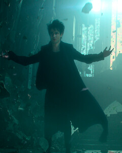 Netflix представил мрачный трейлер к сериалу «Песочный человек»