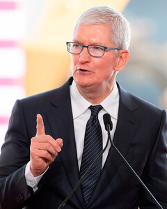 Генеральный директор Apple Тим Кук сократил себе зарплату на 40% в 2023 году