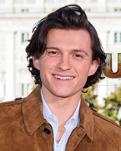 Том Холланд объяснил, почему не пьёт уже больше года