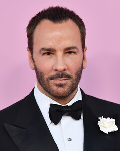 Том Форд подводит итоги жизни в новой книге Tom Ford 002: «Одежда, которую я шью, товары, которые я выпускаю, не одноразовые»