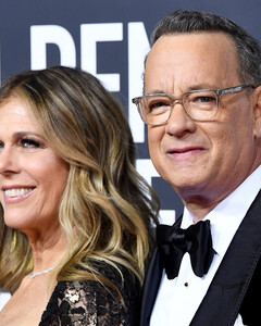 Почему Том Хэнкс и Рита Уилсон не могут сделать прививку от коронавируса