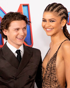 Том Холланд с любовью оценил новую обложку Vogue Италия с участием Зендеи