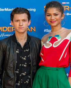 Том Холланд: «Зендая научила меня быть добрее с фанатами»