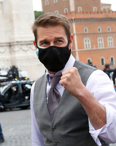 Том Круз на съёмках «Миссия невыполнима 7» завёл роман и уволил членов съёмочной группы