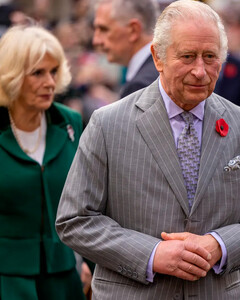 Поездка короля Карла III и Камиллы Паркер-Боулз в Париж отложена из-за беспорядков во Франции