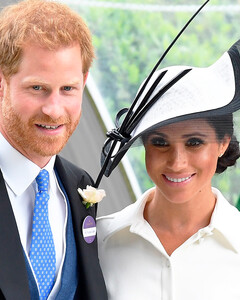 «У меня будет своя монархия!»: Меган Маркл придумала, как красиво отомстить королеве Елизавете II за унижения при дворце