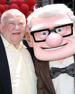 Студия Pixar почтила память актёра Эда Аснера, озвучившего Карла Фредриксена в мультфильме «Вверх»