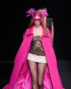 5 вещей, которые нужно знать о показе Valentino, воспевающем клубную эстетику 80-х годов