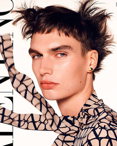 Valentino анонсировал возвращение отдельных мужских показов