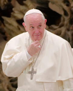 Как в Ватикане решили привлечь в церковь однополые пары