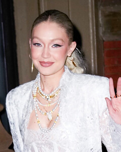 Вечеринка в честь 27-летия Джиджи Хадид превратилась в показ мод